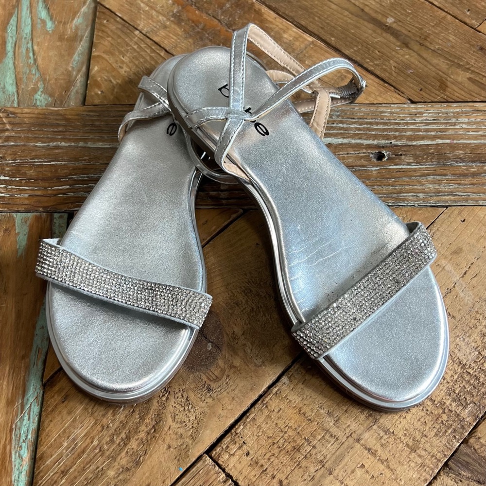 Bebe Silver Rhinestone Ankle Strap Flat Sandals‎ Womens Brilynn Size 6.5